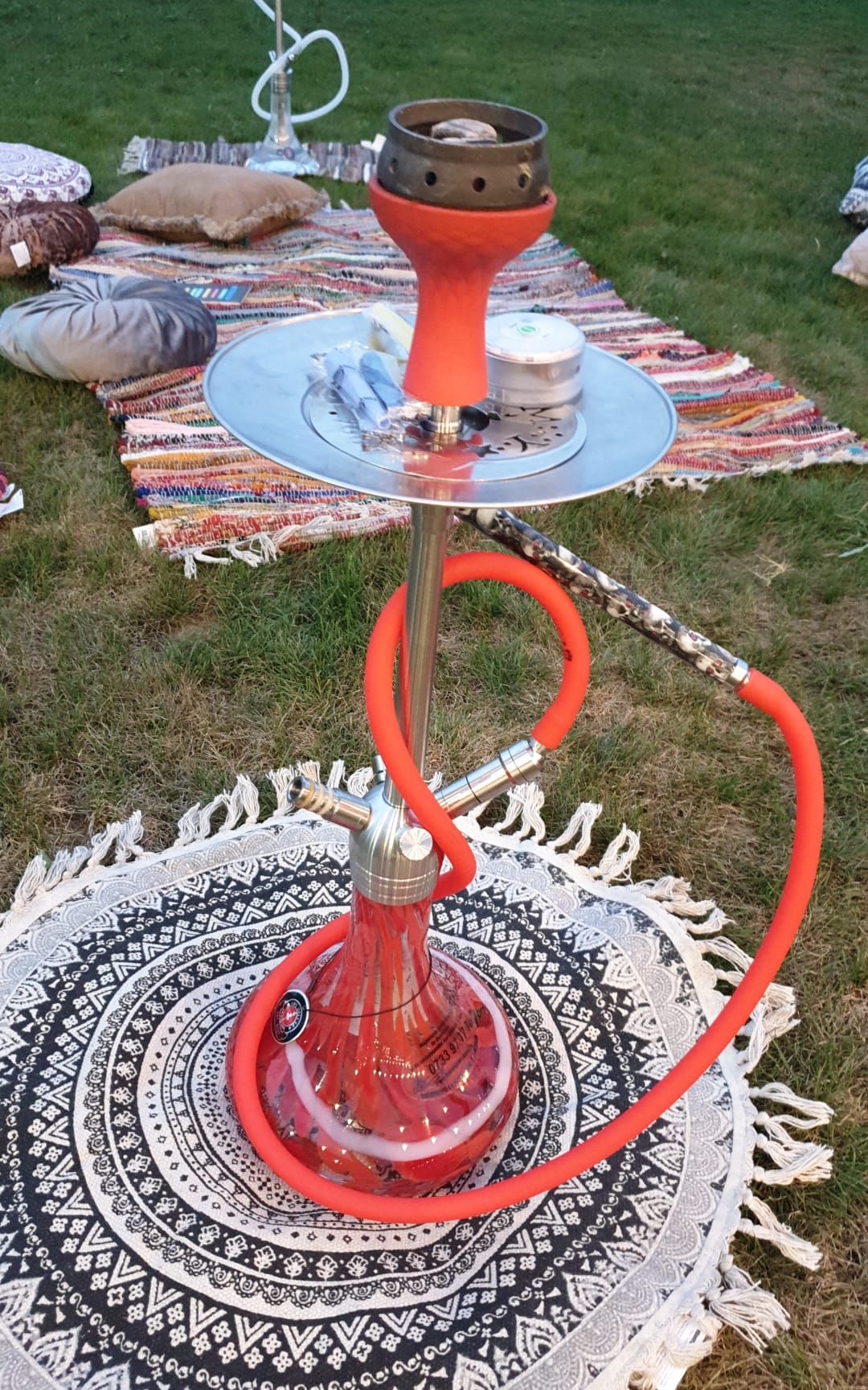 Narghilea pregătită, livrată la un eveniment în aer liber