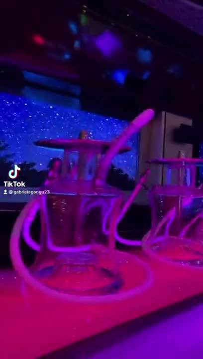 Narghilele pregătite într-un club